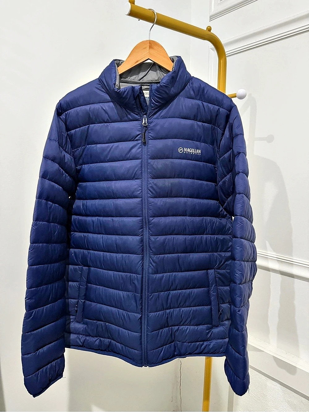 Magellan Outdoors Classic Fit Puffer Jacket in Blue Medium Like New